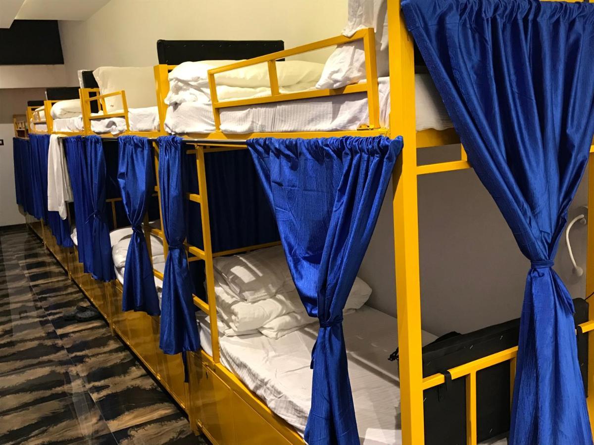 Mango Dormitory Mumbai Exterior photo